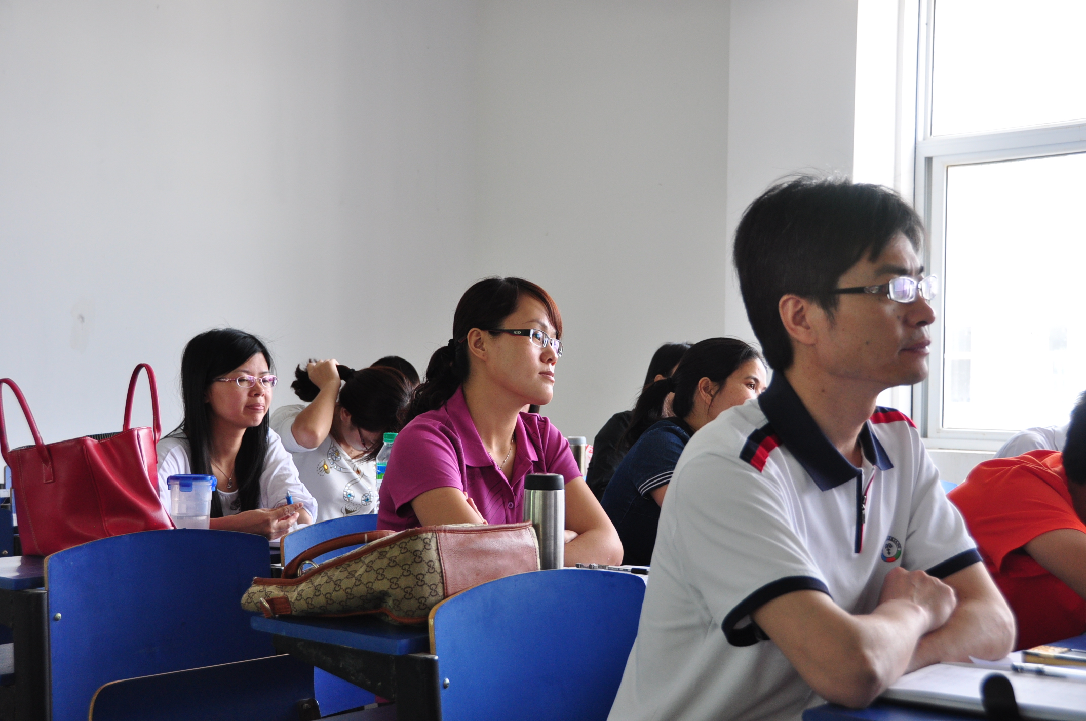 5月18日公司党委书记与数学系老师听数学系梅芳老师的示范课